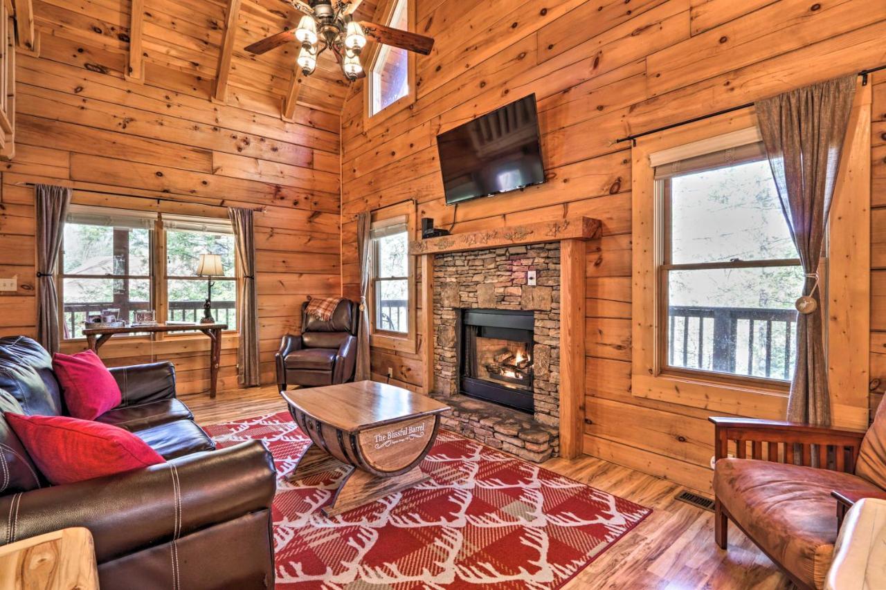 Cozy Cabin With Hot Tub In The Heart Of Pigeon Forge Villa Kültér fotó