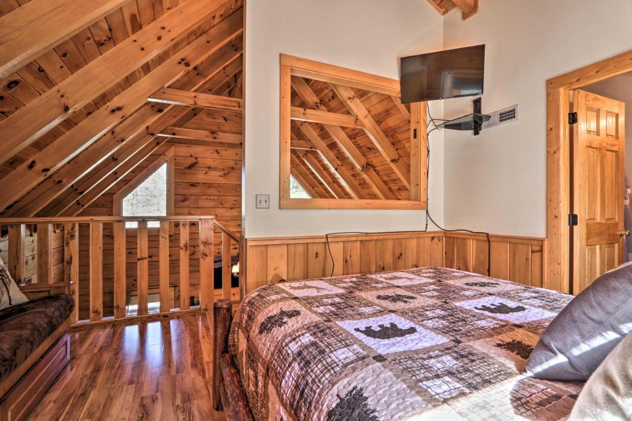 Cozy Cabin With Hot Tub In The Heart Of Pigeon Forge Villa Kültér fotó